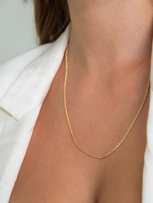 18K gold-filled Amelia Chain featuring a refined 2mm Cuban link design, high-polish finish and secure lobster clasp.

